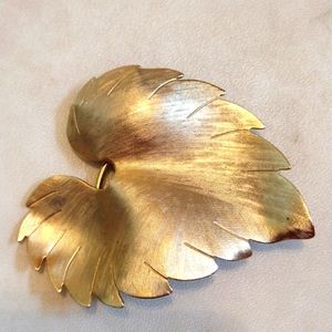 Beautiful leaf clip brooch.